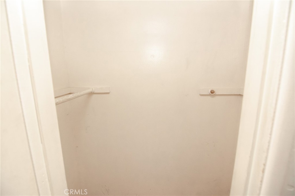 https://media.crmls.org/medias/f181d7e7-f314-47a0-962c-f1ead11b9d8c.jpg?preset=X-Large
