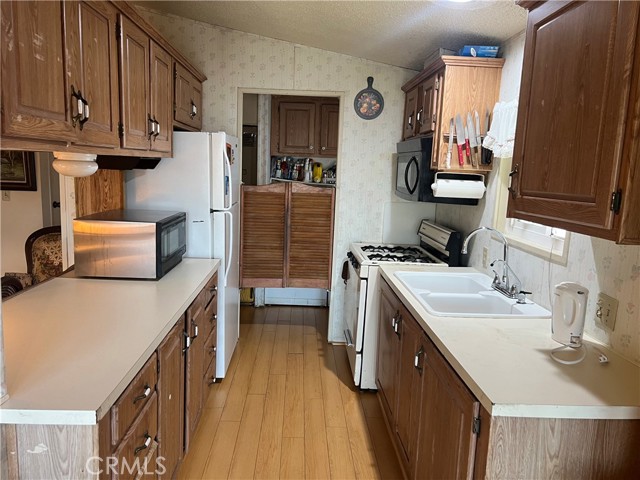 Detail Gallery Image 5 of 23 For 21001 Plummer St #34,  Chatsworth,  CA 91311 - 2 Beds | 2 Baths