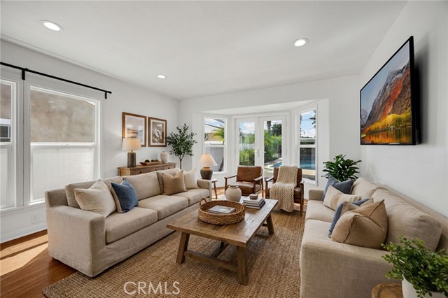 Detail Gallery Image 6 of 34 For 329 E 19th, Costa Mesa,  CA 92627 - 3 Beds | 1 Baths