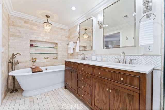 Detail Gallery Image 15 of 22 For 2618 N Louise St, Santa Ana,  CA 92706 - 3 Beds | 2/1 Baths