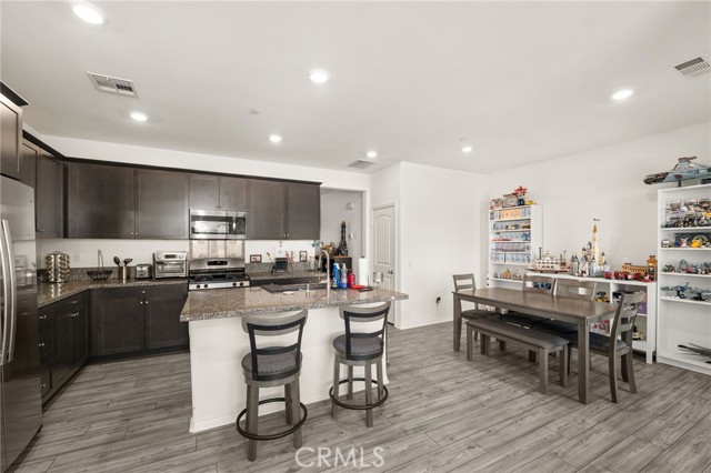 Detail Gallery Image 17 of 35 For 16680 Wyndham Ln #3,  Fontana,  CA 92336 - 2 Beds | 2/1 Baths