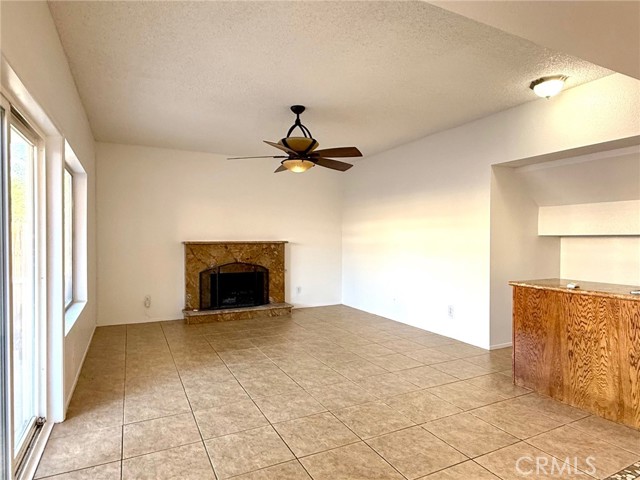 Detail Gallery Image 10 of 23 For 37509 Royal Ct, Palmdale,  CA 93552 - 4 Beds | 3 Baths