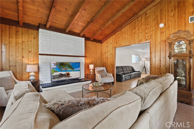 20071 Moontide Circle, Huntington Beach CA: https://media.crmls.org/medias/f18355c5-8b75-4c5d-9f85-8c476e48eda0.jpg