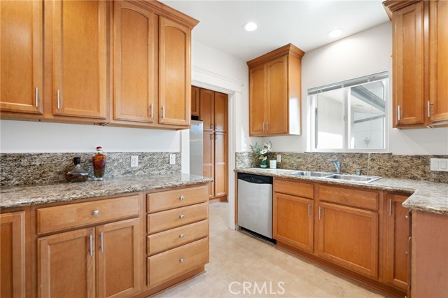 Detail Gallery Image 14 of 29 For 538 Palisades Ave, Santa Monica,  CA 90402 - 4 Beds | 3 Baths