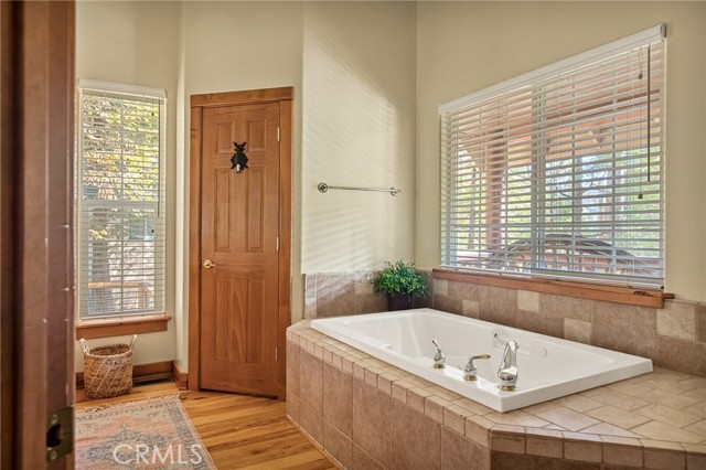 Detail Gallery Image 10 of 28 For 28637 Shenandoah Dr, Lake Arrowhead,  CA 92352 - 4 Beds | 2/1 Baths