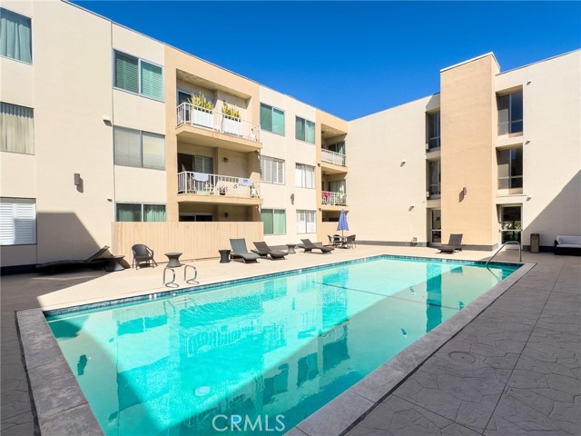 927 N Kings Road, West Hollywood CA: https://media.crmls.org/medias/f184e7a4-8042-440e-a625-b1fd488b5a19.jpg