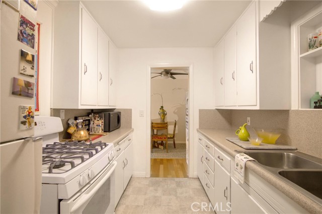 2615 SANTA ANA Avenue, Costa Mesa CA: https://media.crmls.org/medias/f1853eca-6e13-495f-a1e3-d3b11e23ff53.jpg