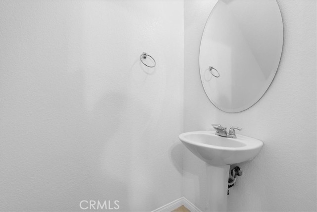 Detail Gallery Image 11 of 19 For 665 E. Riverside Dr. #3,  Ontario,  CA 91761 - 3 Beds | 2/1 Baths