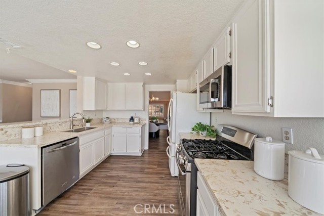 Detail Gallery Image 17 of 41 For 17927 via La Cresta, Chino Hills,  CA 91709 - 4 Beds | 3 Baths