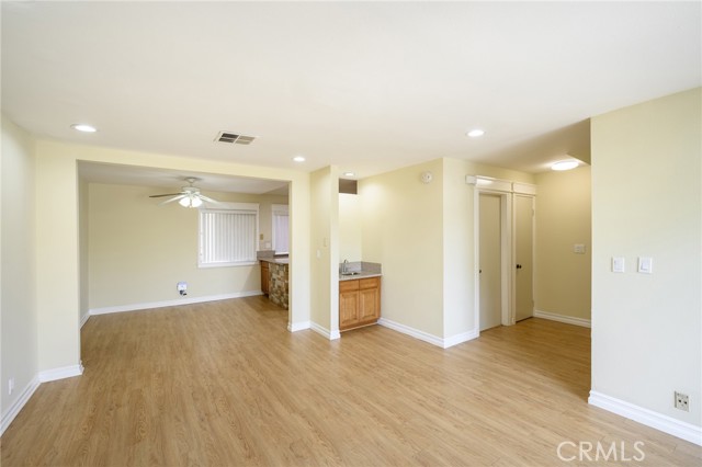 555 West Wilson Avenue, 3 photo 7