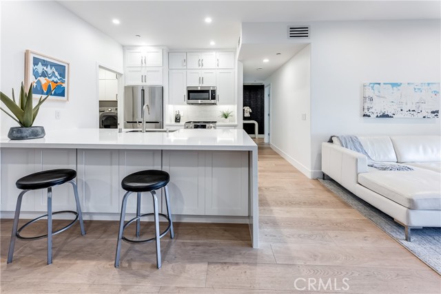 Detail Gallery Image 10 of 32 For 4820 Bellflower Ave #208,  North Hollywood,  CA 91601 - 3 Beds | 3 Baths