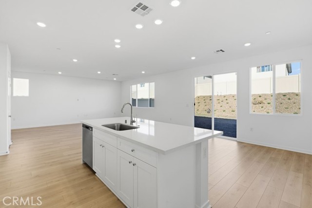 Detail Gallery Image 3 of 22 For 33238 Damask Ln, French Valley,  CA 92596 - 4 Beds | 3 Baths