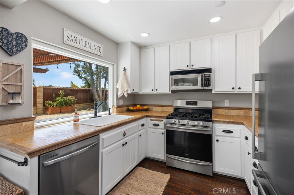 MLS #OC25101068 img 14