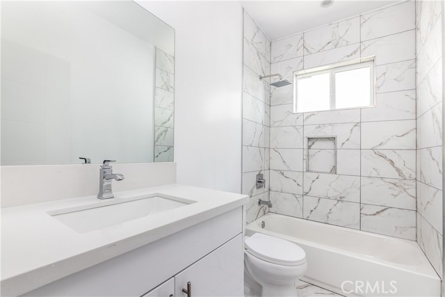 Detail Gallery Image 13 of 18 For 11308 Miranda St, North Hollywood,  CA 91601 - 4 Beds | 4 Baths