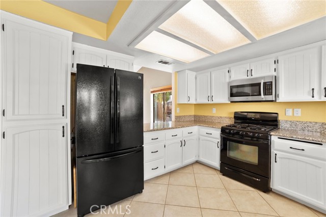 17800 Rancho Bonita Road, Victorville CA: https://media.crmls.org/medias/f18c663e-330d-4d00-9c1b-5fc7936d4773.jpg