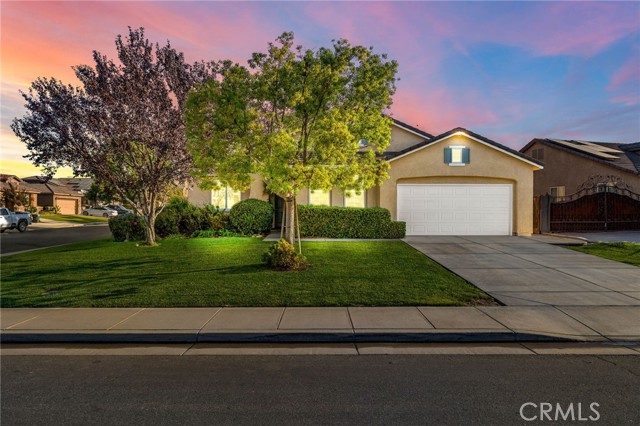 Detail Gallery Image 1 of 38 For 10700 Rainwater Ln, Bakersfield,  CA 93306 - 3 Beds | 2 Baths