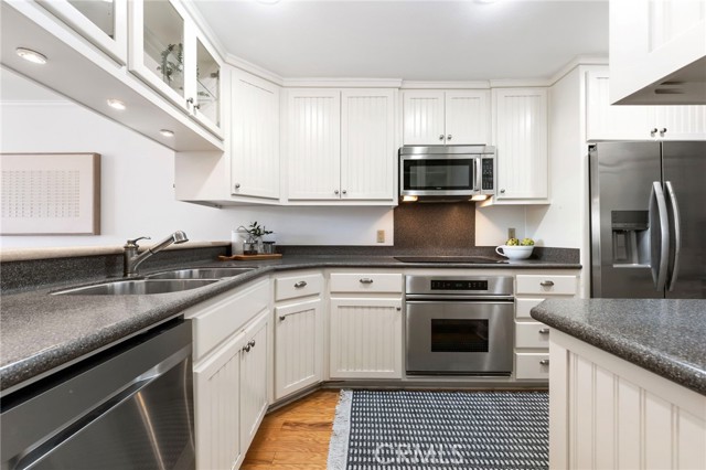 Detail Gallery Image 5 of 41 For 201 Bay Shore Ave #104,  Long Beach,  CA 90803 - 2 Beds | 2 Baths