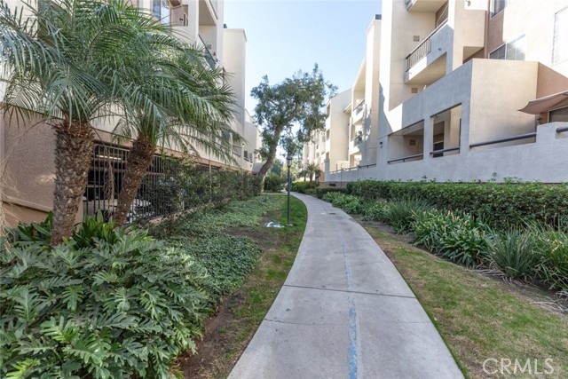 Detail Gallery Image 4 of 34 For 5540 Owensmouth Ave #206,  Woodland Hills,  CA 91304 - 2 Beds | 2 Baths