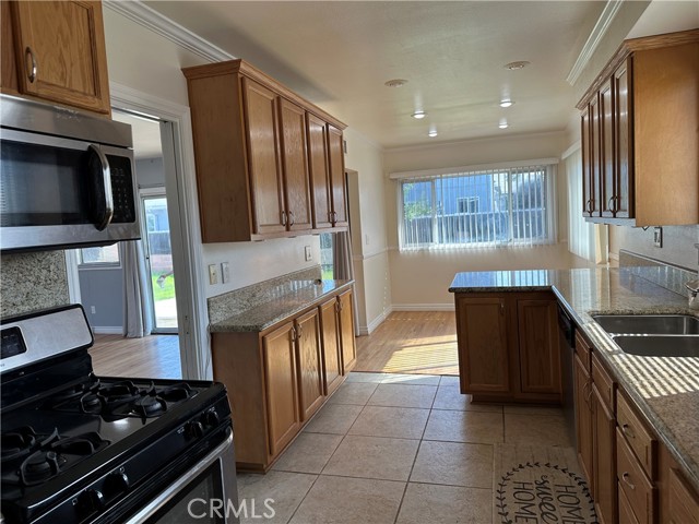 Detail Gallery Image 4 of 23 For 12410 Jerome, Sun Valley,  CA 91352 - 3 Beds | 2 Baths