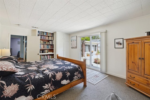 5800 Winnetka Avenue, Woodland Hills CA: https://media.crmls.org/medias/f18e1e8f-62fd-4ad8-b049-5f07047c5ac7.jpg