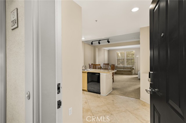 Detail Gallery Image 8 of 39 For 2304 Watermarke, Irvine,  CA 92612 - 1 Beds | 1 Baths