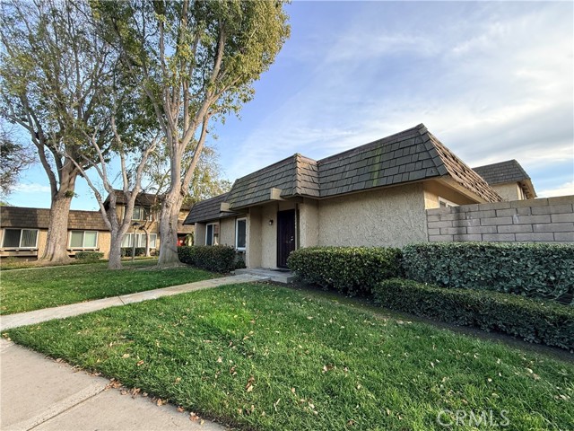 Detail Gallery Image 4 of 35 For 18246 Big Ben Ct, Fountain Valley,  CA 92708 - 2 Beds | 2 Baths