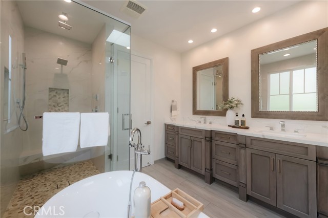 223 Irena Avenue, Redondo Beach, California 90277, 4 Bedrooms Bedrooms, ,4 BathroomsBathrooms,Residential,For Sale,Irena,SB25254754