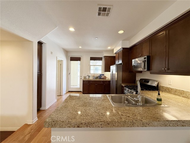 424 Silk Tree, Irvine CA: https://media.crmls.org/medias/f1904090-07d7-4269-a85c-aed03d495198.jpg