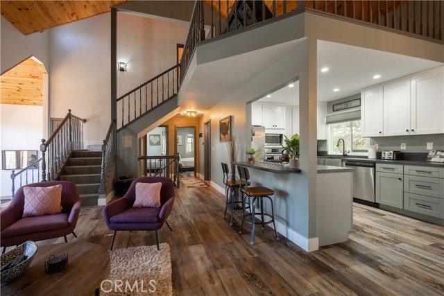 Detail Gallery Image 7 of 36 For 1315 Sequoia Dr, Lake Arrowhead,  CA 92352 - 3 Beds | 2 Baths