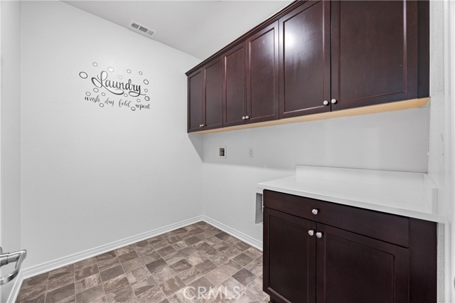 4132 S Canal Way, Ontario CA: https://media.crmls.org/medias/f19172c4-0511-447c-b937-6f9bcc7c459f.jpg