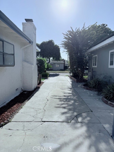 2690 Senasac Avenue, Long Beach CA: https://media.crmls.org/medias/f1918146-7b6d-44ae-ac8f-48f0f3a70f01.jpg