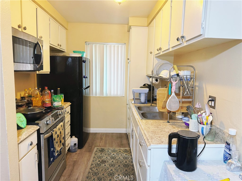 https://media.crmls.org/medias/f191c9e3-3220-492b-9d7c-fe3d2414842e.jpg?preset=X-Large