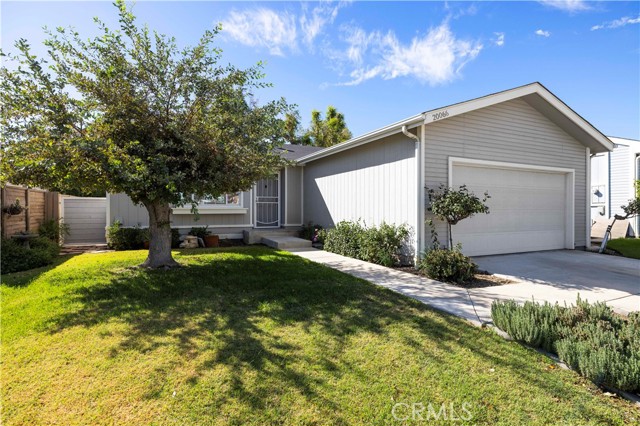 Detail Gallery Image 3 of 40 For 20066 Crestview, Canyon Country,  CA 91351 - 2 Beds | 2 Baths