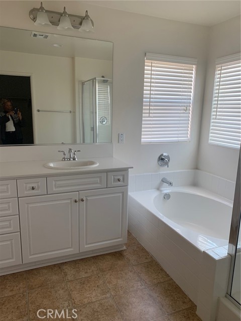 Detail Gallery Image 7 of 10 For 15038 15038 Paseo Verde Place Rw, Victorville,  CA 92394 - 4 Beds | 3 Baths