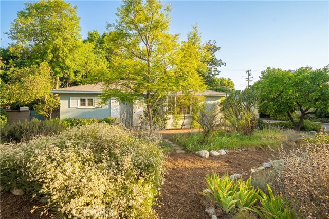 644 W 10th Street, Claremont CA: https://media.crmls.org/medias/f19353d4-4bf7-4302-8d03-9b6cb2514712.jpg
