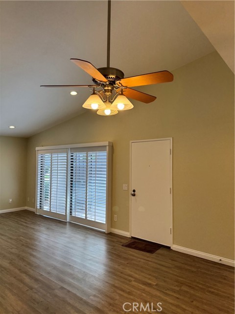 Detail Gallery Image 4 of 17 For 8566 Trinity #819C,  Huntington Beach,  CA 92646 - 2 Beds | 2 Baths