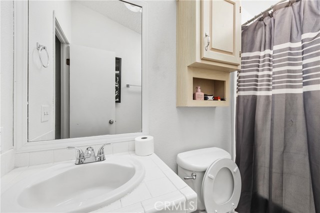 1721 E Colton Avenue, Redlands CA: https://media.crmls.org/medias/f193a0a2-fe43-4da7-ab56-6aa6d5e78d31.jpg