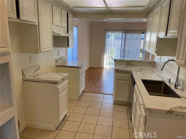 Detail Gallery Image 5 of 20 For 10001 Topanga Canyon Blvd #17,  Chatsworth,  CA 91311 - 3 Beds | 2/1 Baths