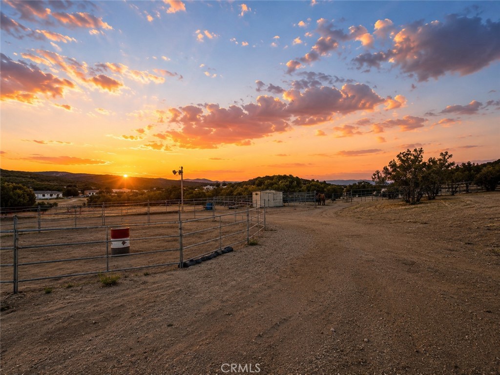 https://media.crmls.org/medias/f193b872-8617-41d6-b6eb-02b2ee4c1d81.jpg?preset=X-Large
