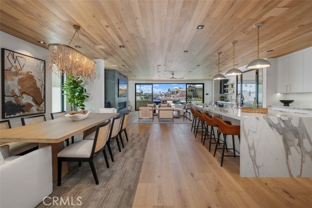 20 Balboa Coves, Newport Beach CA: https://media.crmls.org/medias/f19469f1-3813-4227-b047-d63a8be5777f.jpg