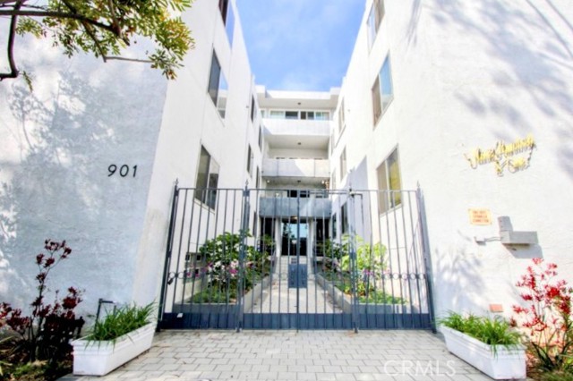 Detail Gallery Image 23 of 23 For 901 10th St #205,  Santa Monica,  CA 90403 - 3 Beds | 2 Baths