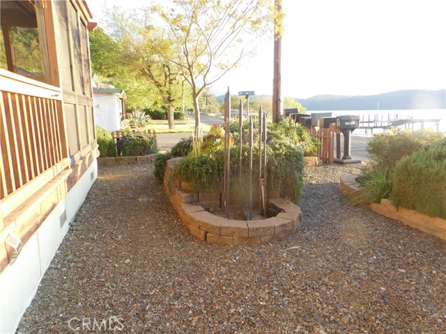 Detail Gallery Image 11 of 32 For 11450 Lakeshore Dr, Clearlake,  CA 95422 - 2 Beds | 2 Baths