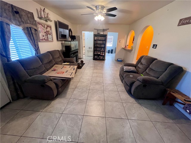 Detail Gallery Image 9 of 23 For 548 Julie St, Colton,  CA 92324 - 4 Beds | 2 Baths