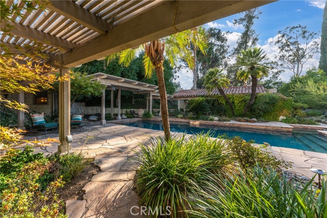 Detail Gallery Image 17 of 53 For 1730 Canyon Rd, Redlands,  CA 92373 - 4 Beds | 4/1 Baths