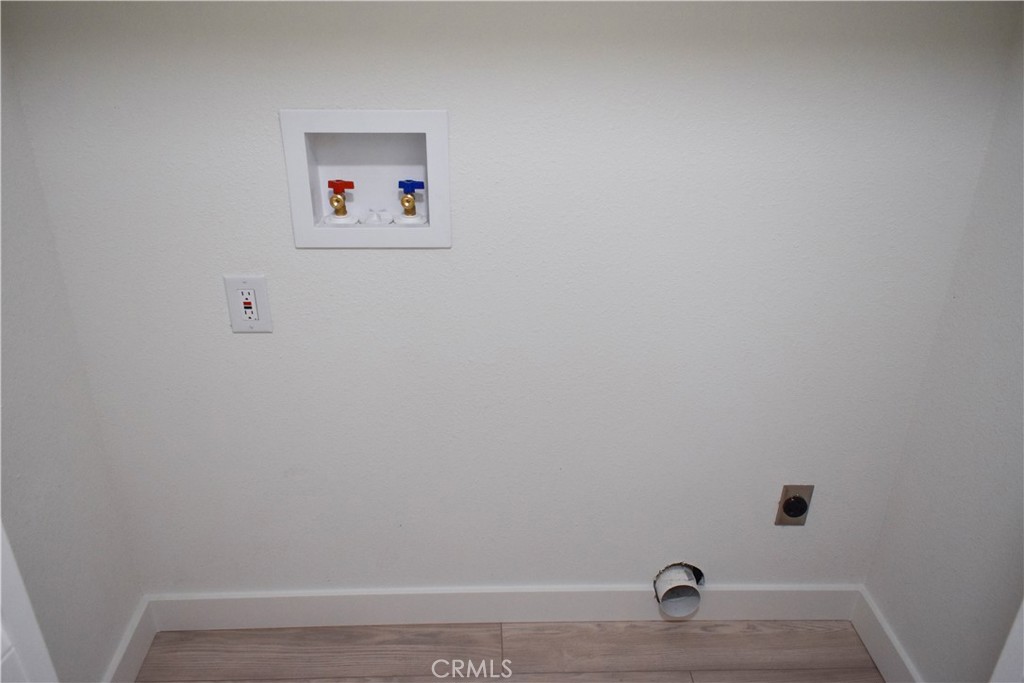 https://media.crmls.org/medias/f196d92c-41fa-4b8b-8c29-21544024207a.jpg?preset=X-Large