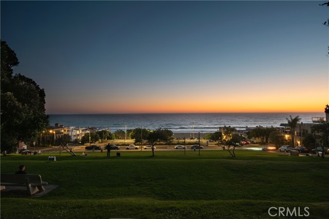 225 27th Street, Manhattan Beach, California 90266, 4 Bedrooms Bedrooms, ,2 BathroomsBathrooms,Residential,Sold,27th,SB21159136