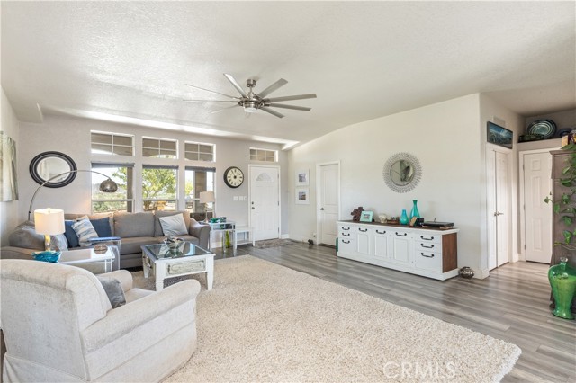 Detail Gallery Image 8 of 48 For 33270 Paseo De Oro, Menifee,  CA 92584 - 3 Beds | 2 Baths