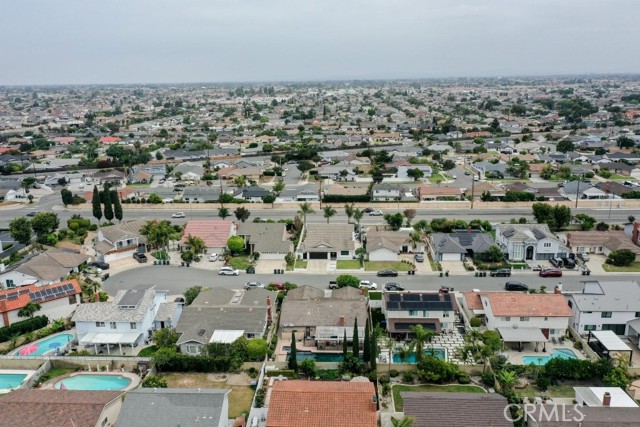 9201 Wintergreen Circle, Fountain Valley CA: https://media.crmls.org/medias/f198210d-9799-42cb-826e-fc727dbf11b8.jpg