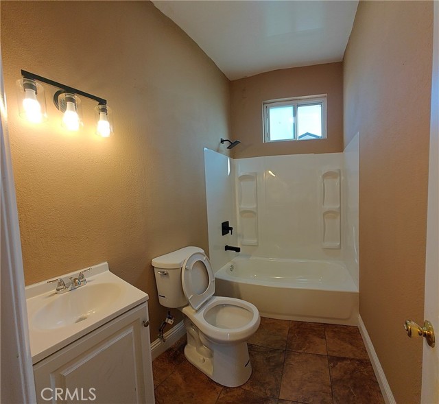 Detail Gallery Image 21 of 21 For 1402 E O, Wilmington,  CA 90744 - 4 Beds | 2 Baths
