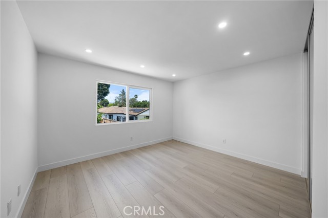 19735 Blythe Street, Winnetka CA: https://media.crmls.org/medias/f198db19-8a31-4639-817a-d87e36ac2825.jpg